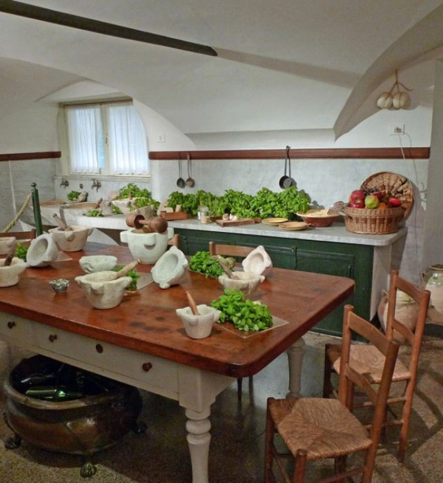 Exhibition of antique mortars at the charming old Kitchen of the Palazzo Spinola (Galleria Nazionale).