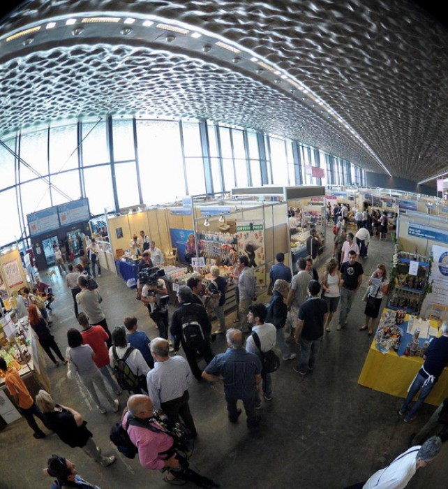 The buzzing Market, at the 2011 Genoa Slow Fish.