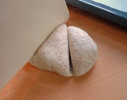 4_Olive_BREAD_cutting