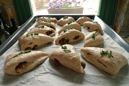 8_Olive_BREADS_ready_for_OVEN